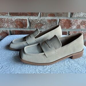 Oasis Society Beige June penny loafers size 6